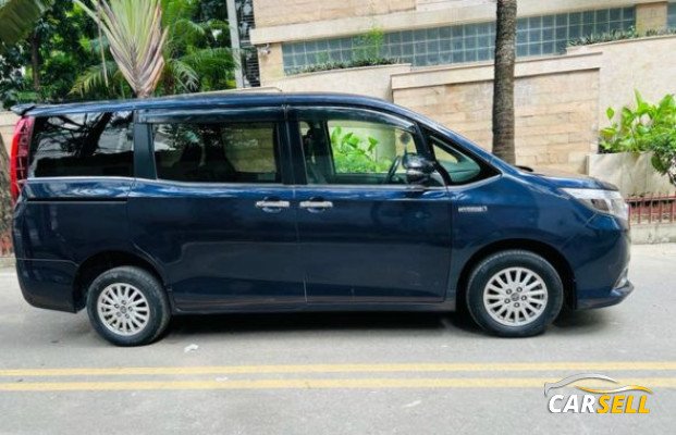 TOYOTA NOAH HYBRID 2015 (Used Car)
