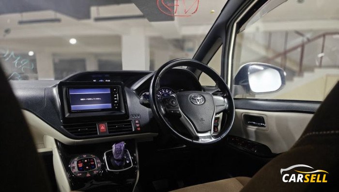 Toyota Noah Pearl G Hybrid 2021 Reconditioned Car