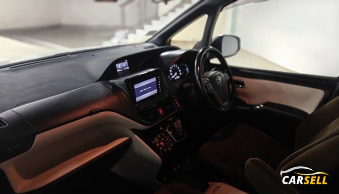 Toyota Noah Pearl G Hybrid 2021 Reconditioned Car