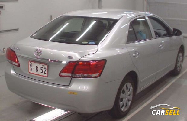 TOYOTA PREMIO 2017 SILVER
