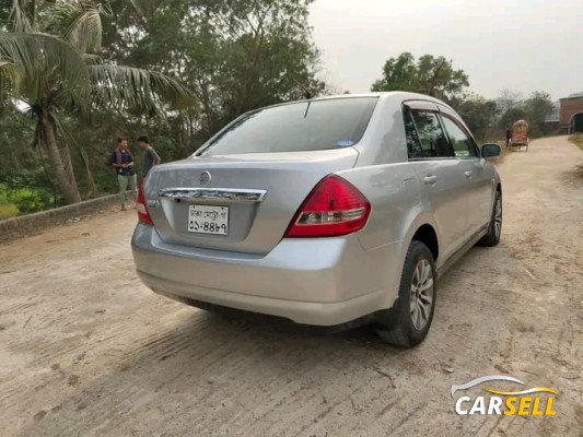 Nissan Tiida Latio 2005 (Reg. 2011) – Super Fresh Used Car for Sale