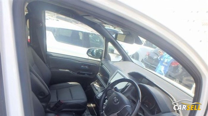 Toyota Esquire GI NON HYBRID PEARL 2019 Recondition Car Sale