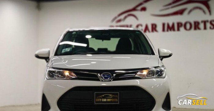 Toyota Axio Hybrid white 2019 Recondition Car