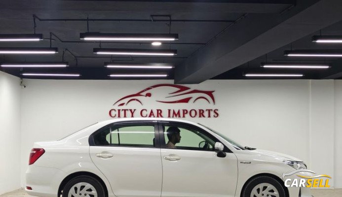 Toyota Axio Hybrid white 2019 Recondition Car