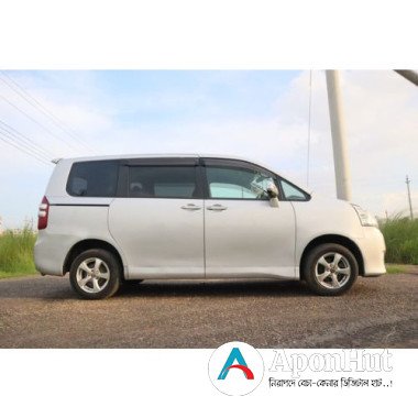 Pre-Owned Toyota Noah X (Used CAR)