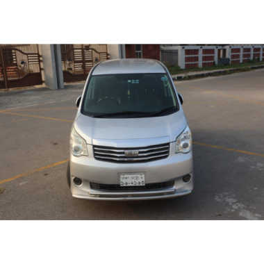Toyota Noah X 2013 (Used)