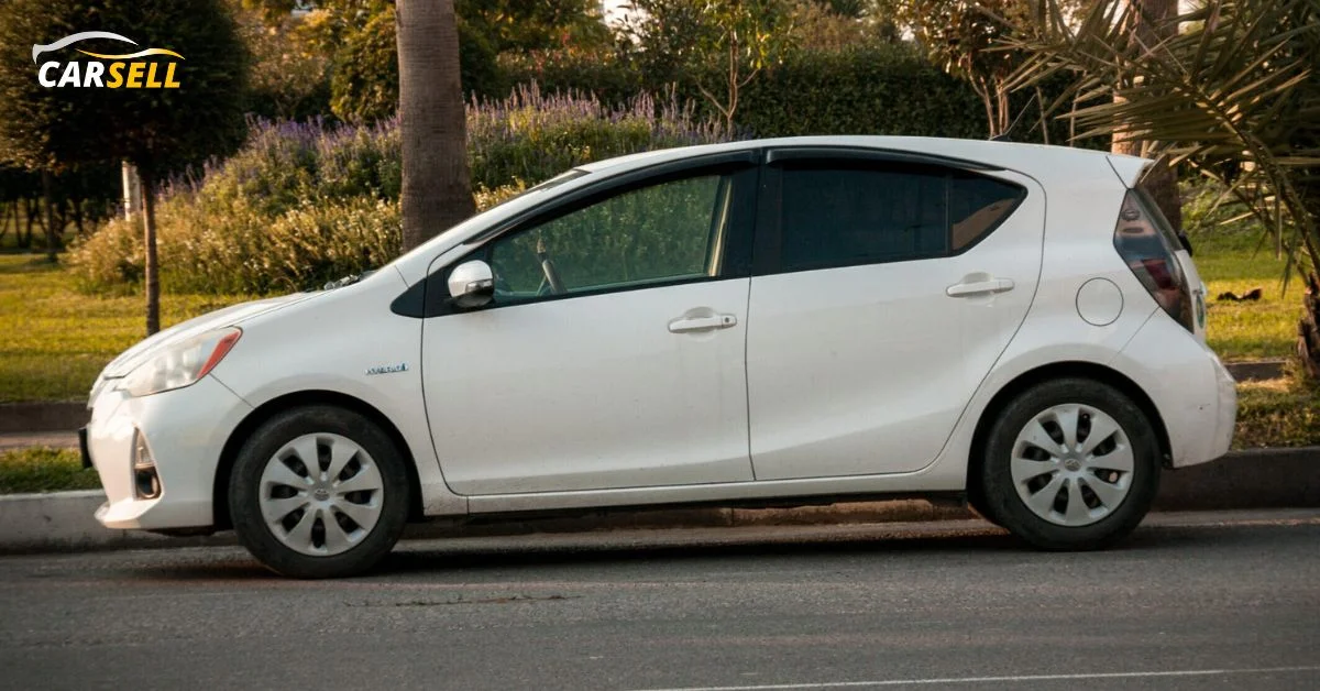 Toyota Aqua ১০ লাখ টাকার নিচে সেরা টয়োটা গাড়ি
